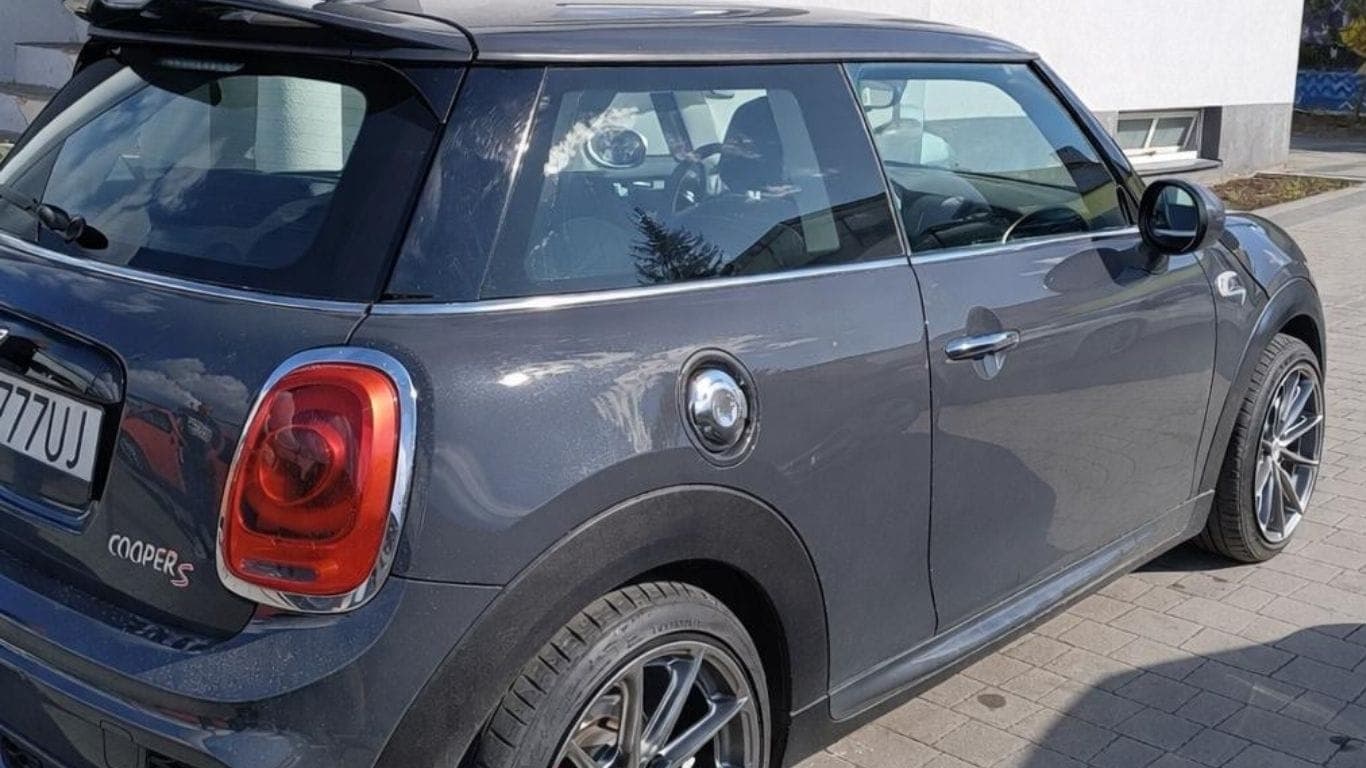 MINI Cooper przed przyciemnieniem szyb