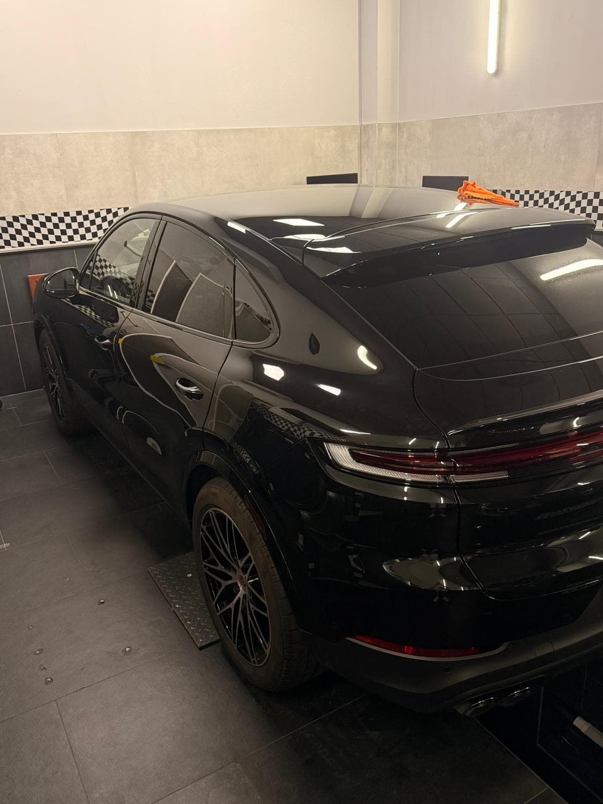Profesjonalne przyciemnianie szyb samochodowych w Car Expert